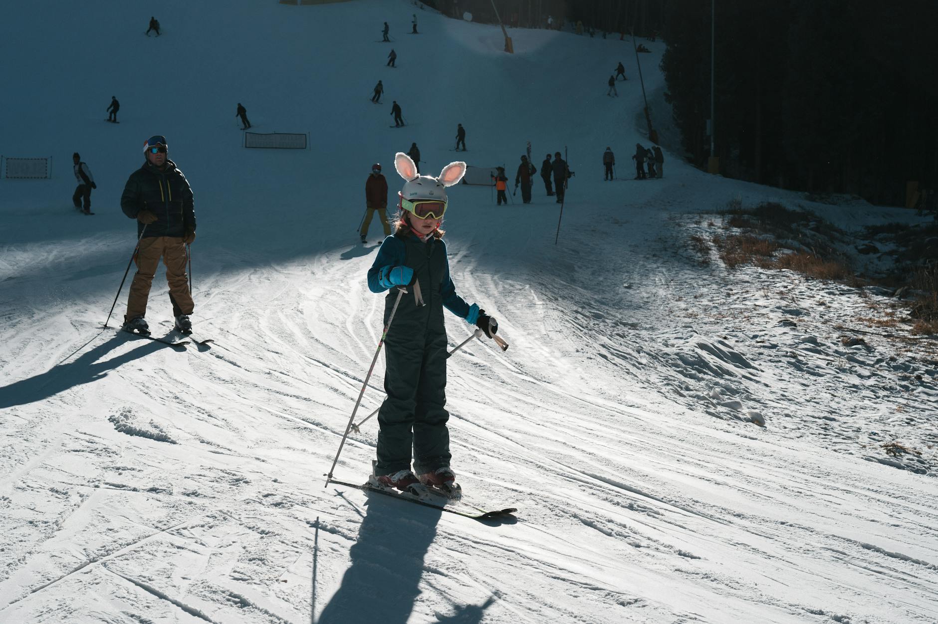 Pierwsze narty bez presji. Jak zaplanować rodzinne ferie zimowe 2026, które dziecko zapamięta z uśmiechem